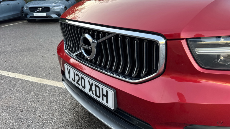 Volvo Xc40 2.0 B4P Inscription 5dr AWD Auto Petrol Estate